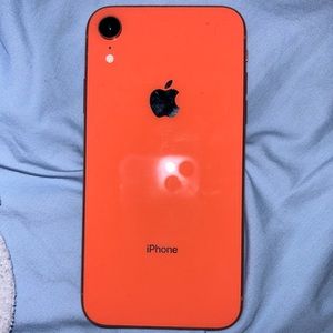 iPhone XR. Works perfect. Unlocked. Cracked screen only defect.